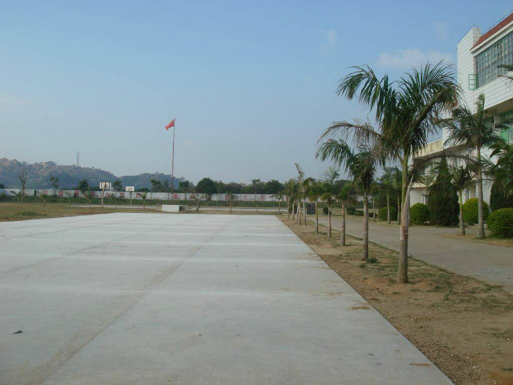 data-lemmaid="2506412">漳浦县 /a>佛昙镇北部,旧称东安社,东邻洞野