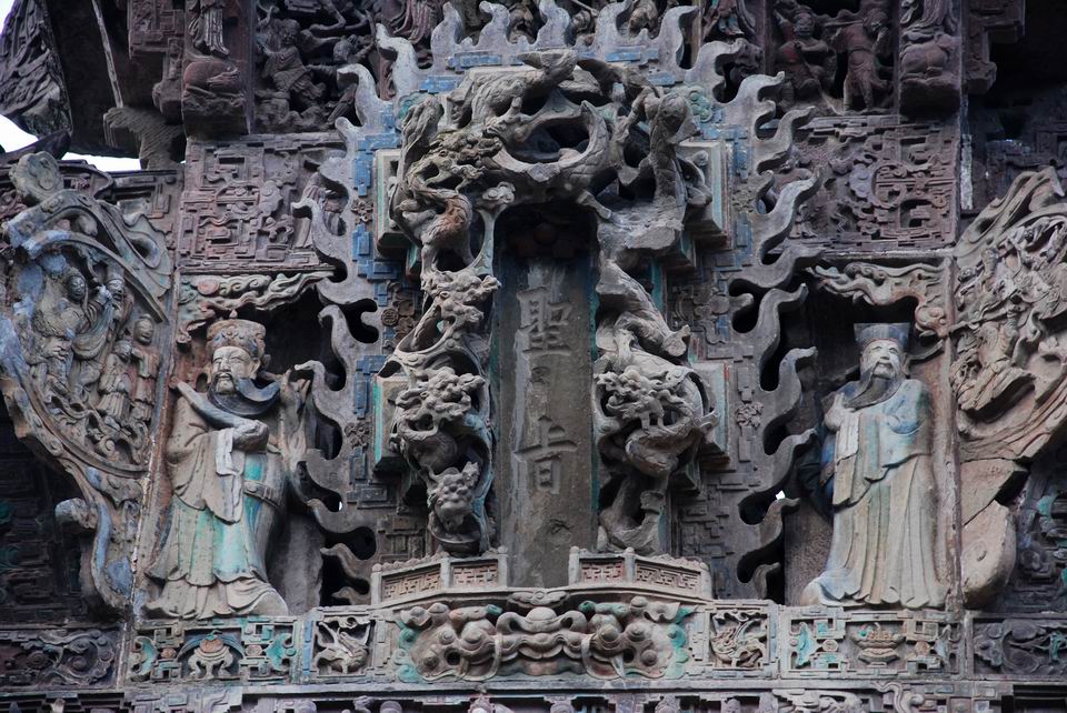  p data-id="gnvgqh1383">九襄石牌坊位于汉源县九襄镇民主村,坐北