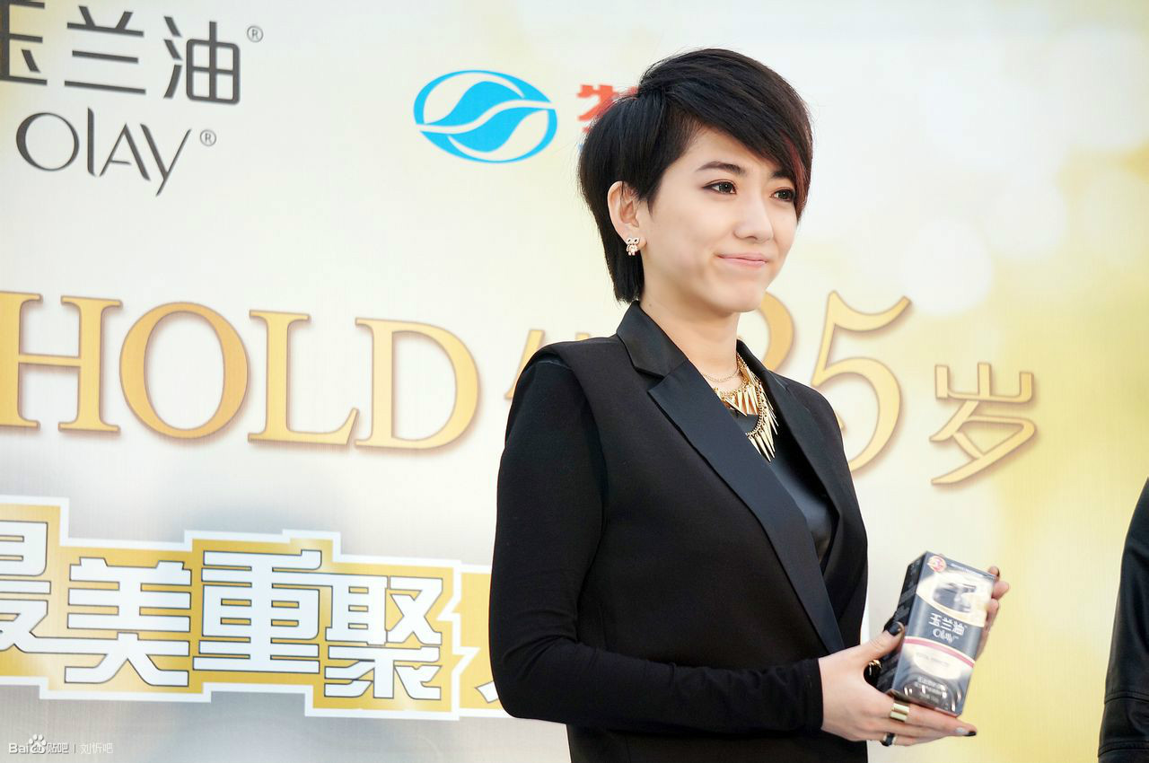  p>刘忻(moraynia),1984年6月8日出生于黑龙江省哈尔滨市南岗区.