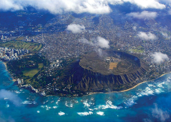 head crater)位于夏威夷群岛中的 a target="_blank" href="/item/瓦