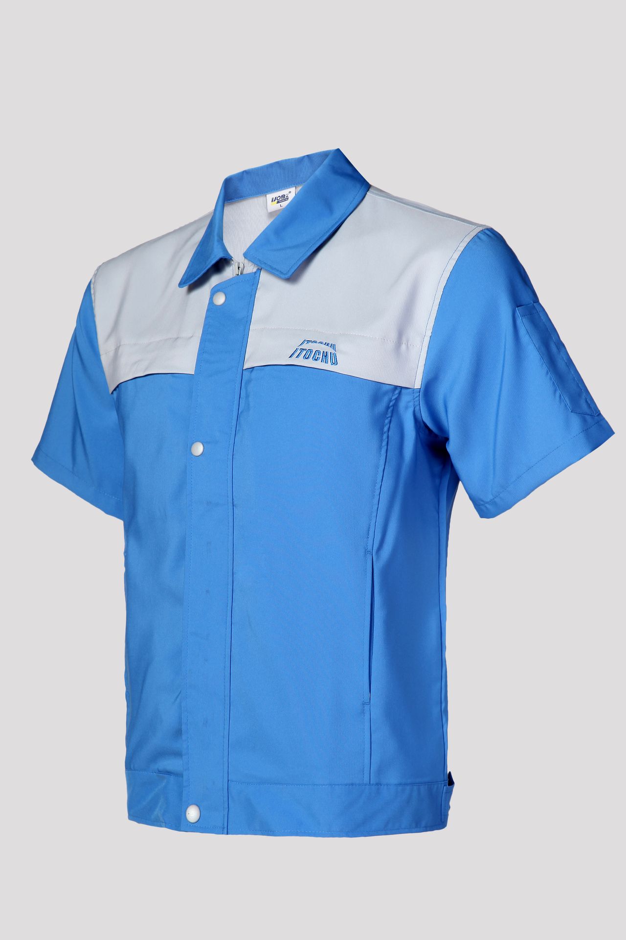 一般是工厂或公司发放给职员统一着装的服装,我称之为工作服.