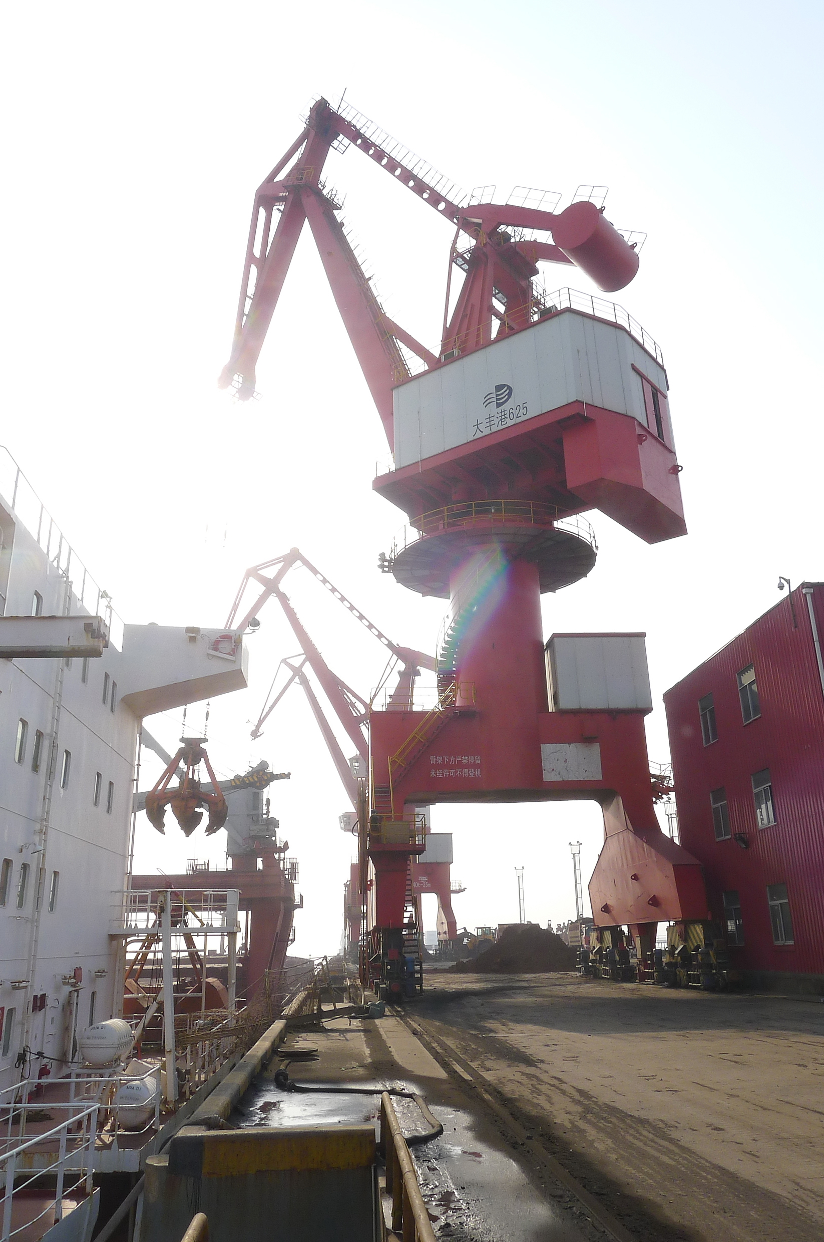  p data-id="gnbv0ginxp">盐城港大丰港区处于江苏省1040公里海岸线