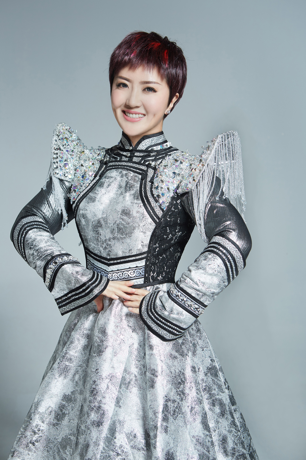  p>格格,原名蒙克其其格,8月1日出生于内蒙古自治区赤峰市克什克腾旗