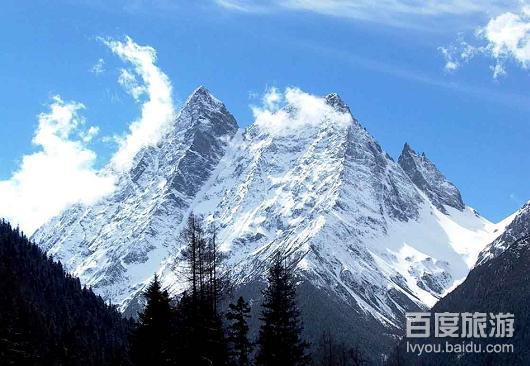  p>猎人峰位于四姑娘山 a target="_blank" href="/item/双桥沟