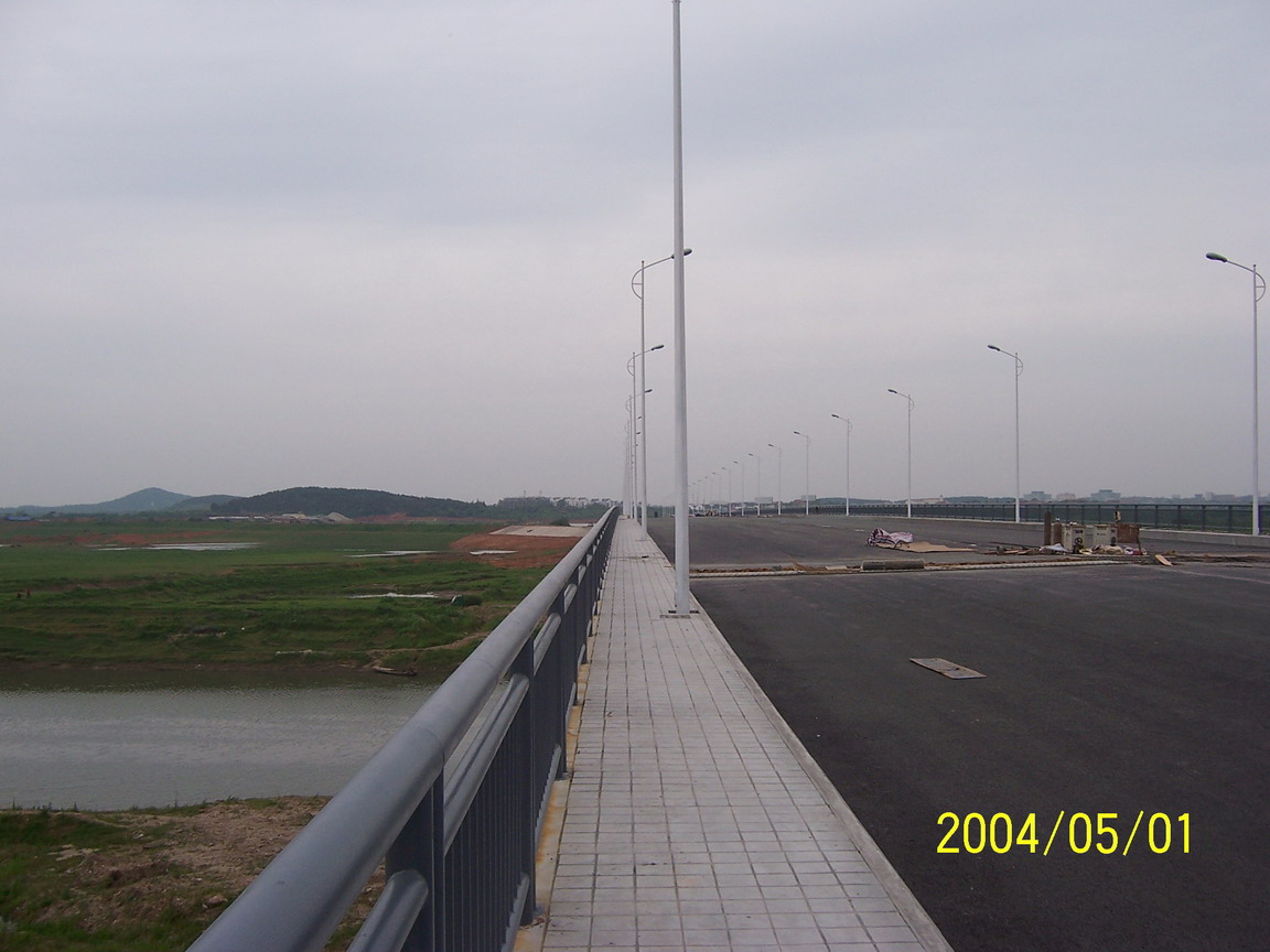  p>工程概况府河盘龙大桥是连接武汉市区和盘龙城商代遗址旅游区的