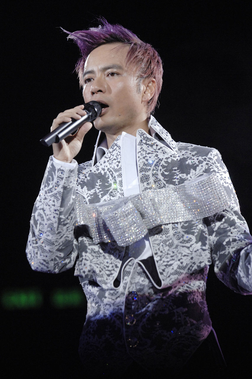 精选》是 a target="_blank" href="/item/李克勤">李克勤 /a>在 a