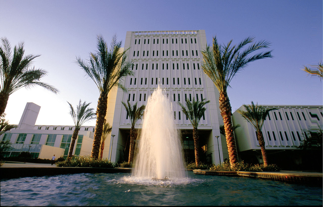 california state university, fullerton) ,原名橙县州立学院(orange