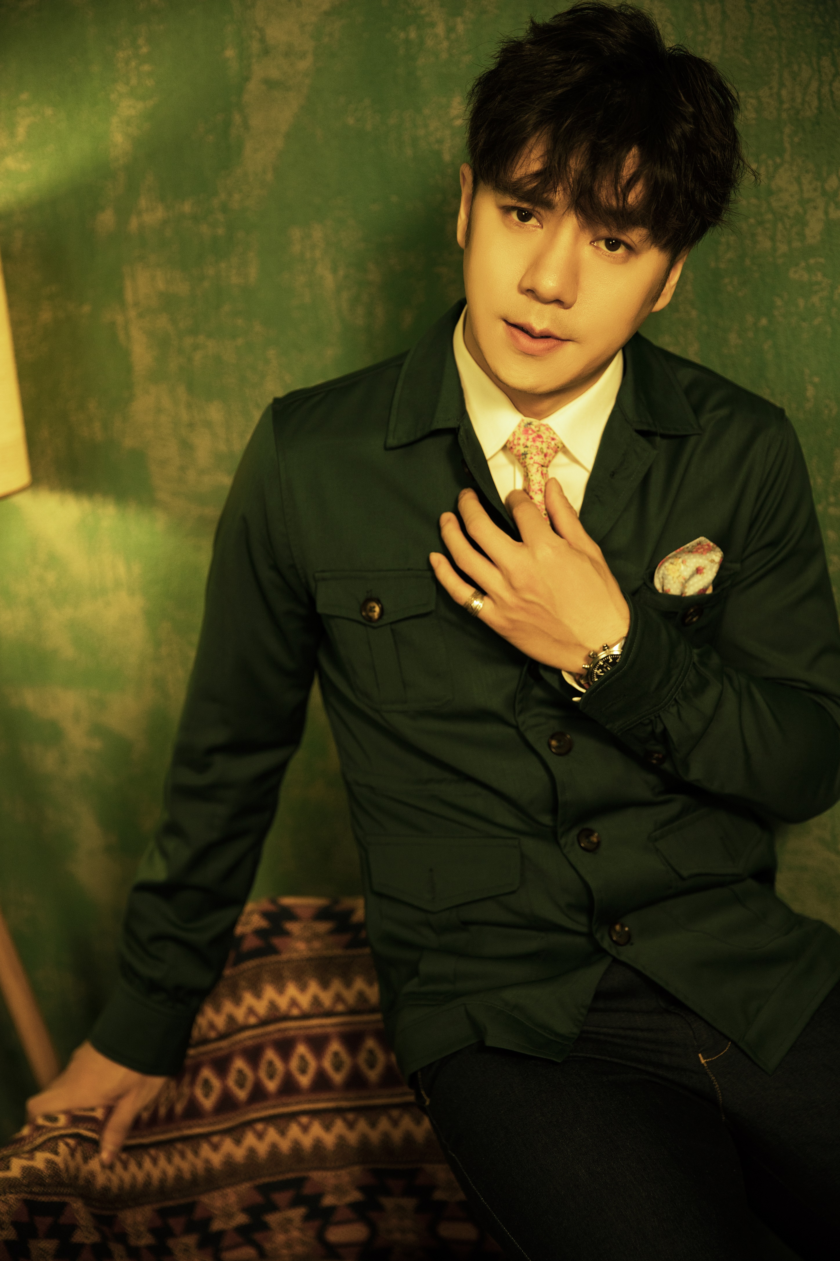 lemmaid="305391">中央戏剧学院 /a>06级表演系本科,中国内地男演员