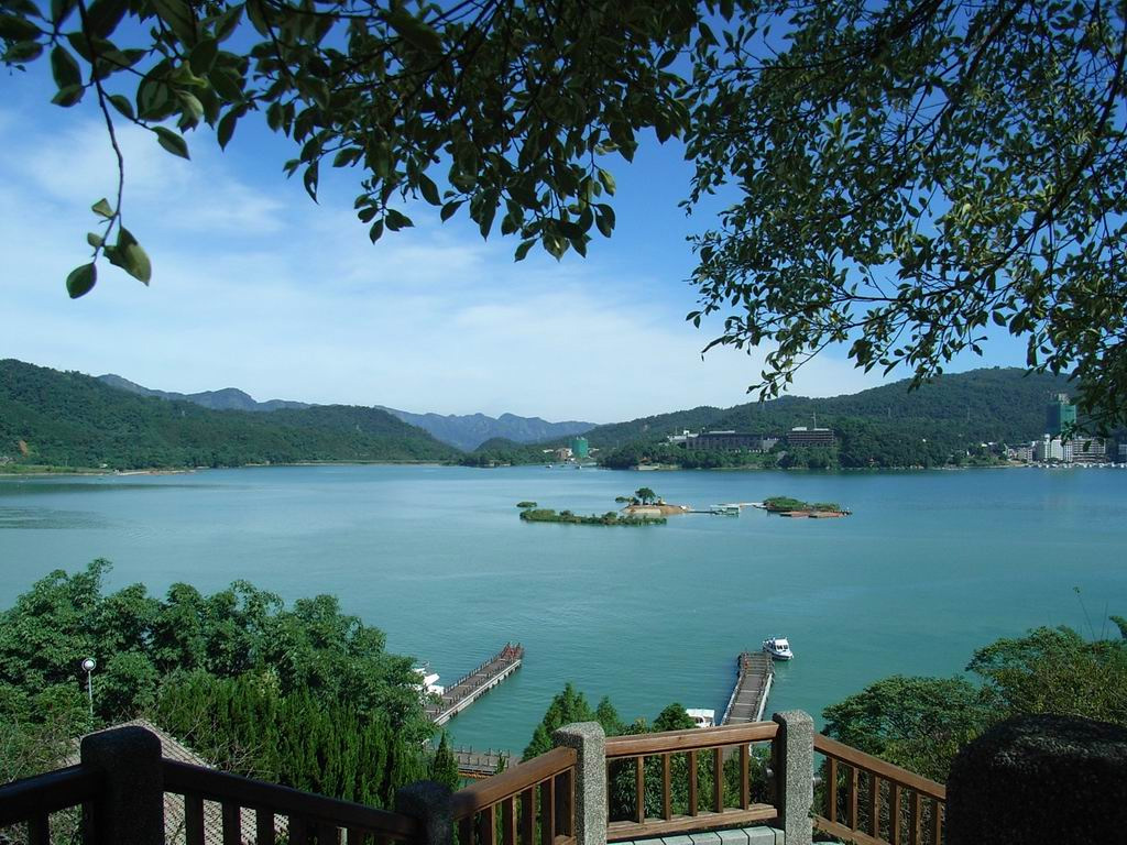  p>日月潭位于 a target="_blank" href="/item/中国/22516505" data