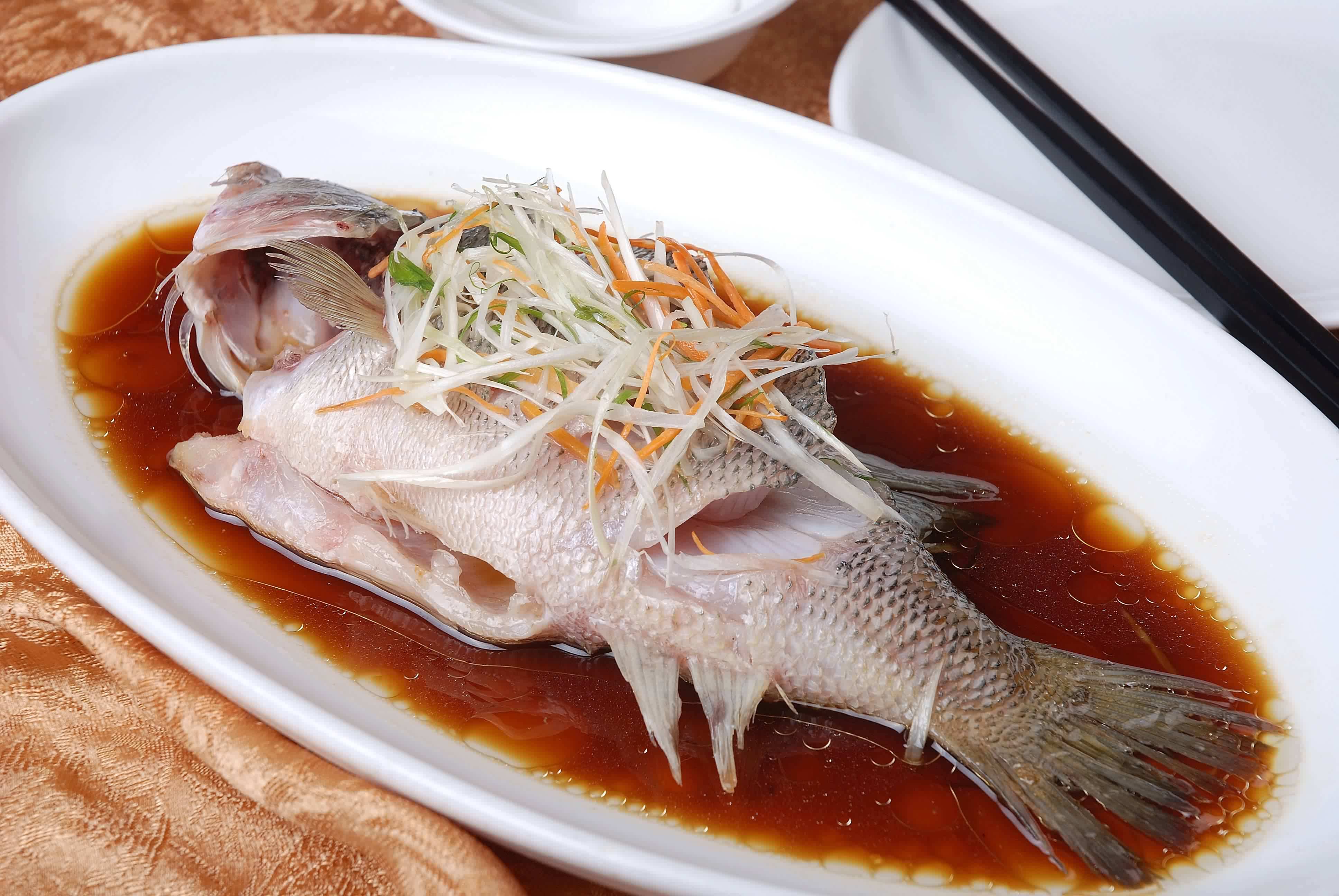 凤梨豆酱清蒸鱼