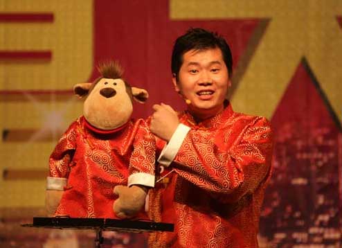  p>郑毅,中国大陆地区第一位职业腹语演员.