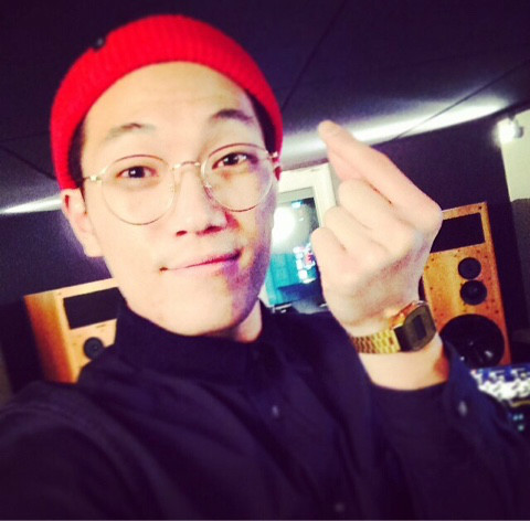 2011年出道的solo歌手,出道曲《傻瓜一样又哭了》.