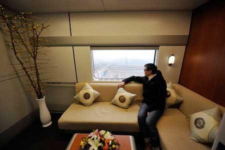  p data-id="gnwm28f0d2">动卧,全称动车组卧铺列车,是由动车组列车