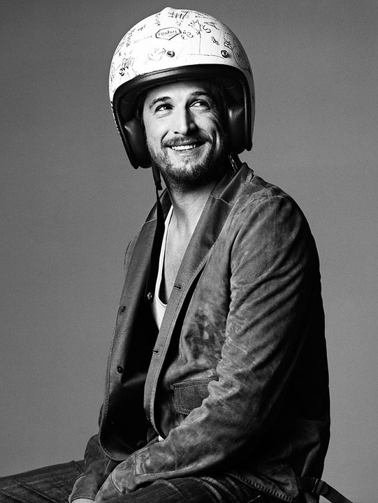  p data-id="gnwv1hz84j">吉约姆·卡内(guillaume canet),1973年4月