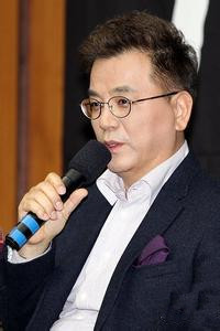 是一名电视艺人,曾出演过1988 mbc《朝鲜王朝500年》朝鲜肃宗李焞