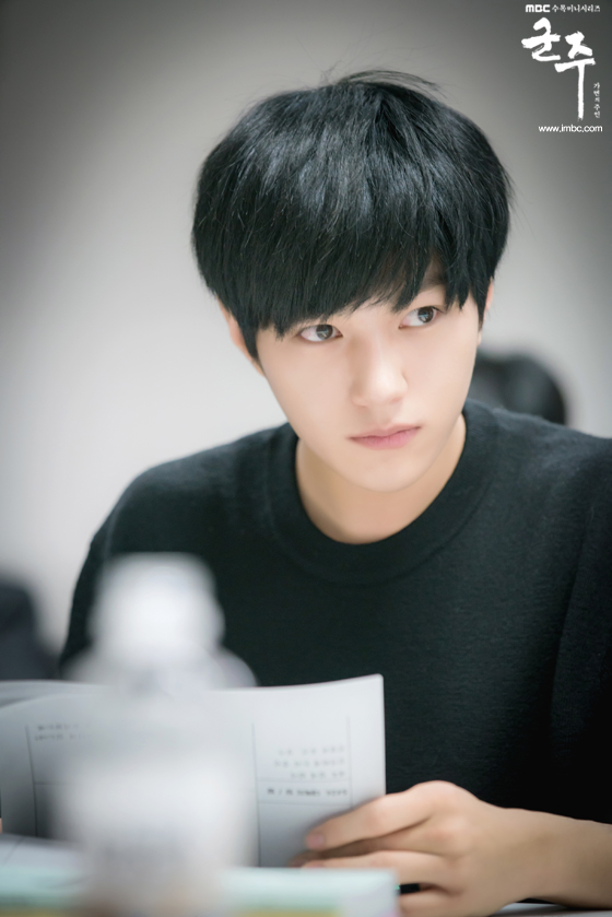 君主-假面的主人