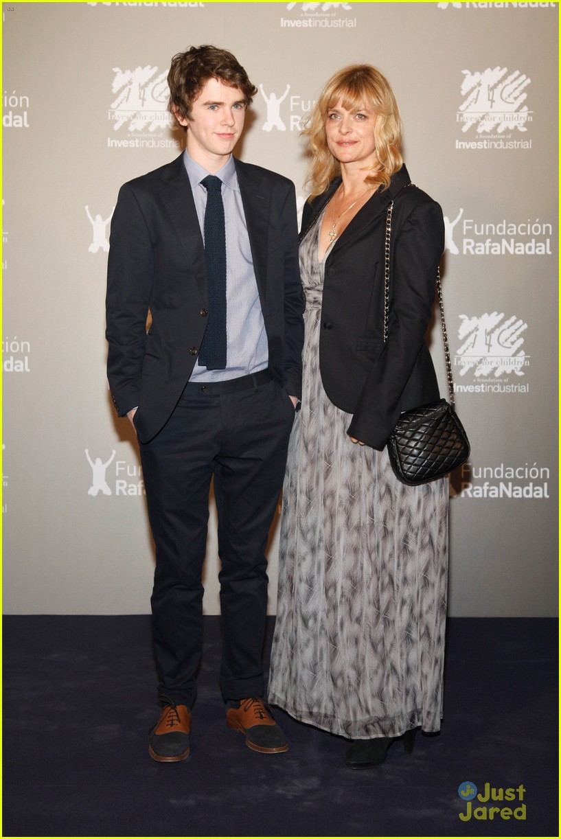  p>弗莱迪·海默(freddie highmore),1992年2月14日出生于英国伦敦