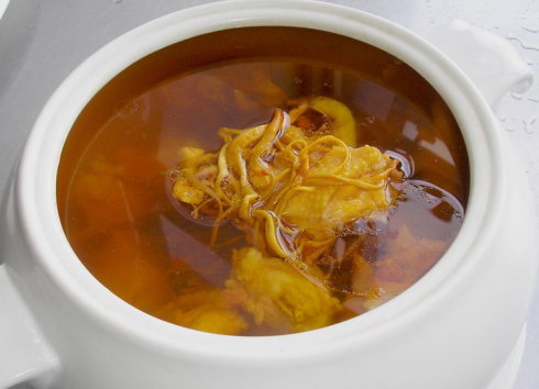  p>冬虫草炖鸡汤是一道非常美味的 a href="#" data-lemmaid="1243238