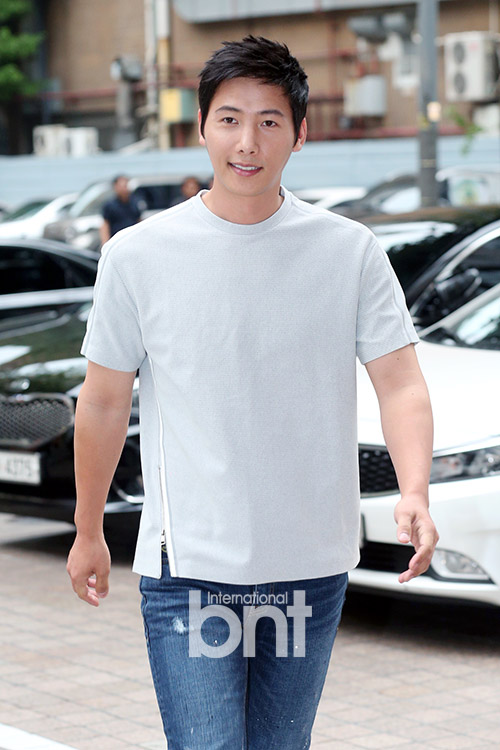 pec">李尚禹(         , lee sang woo),1980年2月13日出生于韩国首尔