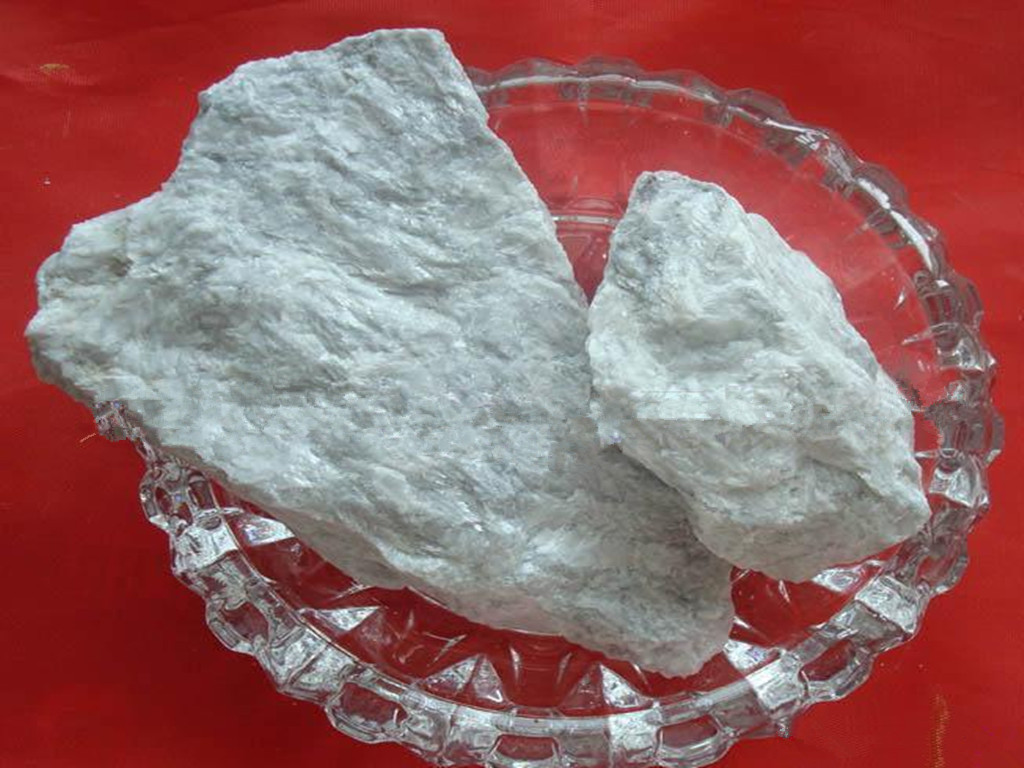 含有镁的溶液作用于方解石后,会使方解石变成菱镁矿,因此菱镁矿也属于