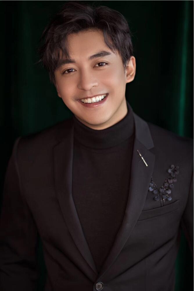  p>李佳航,1987年3月8日出生于辽宁省鞍山市,中国内地男演员,2010年