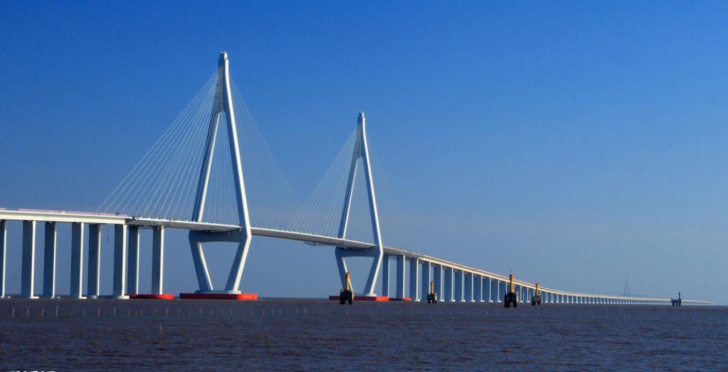 data-lemmaid="2509865">主梁 /a>用许多拉索直接拉在桥塔上的一种 a