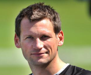 保罗 安德鲁 迈凯轮(出生于1976年11月17日)英国足球运动