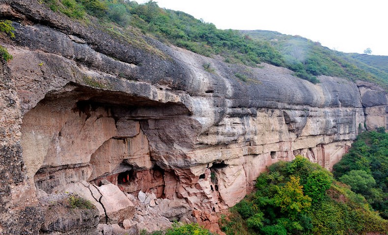 即广义的"子午岭",包括横岭,斜梁,老爷岭,青龙山,子午岭(狭义)等山脉