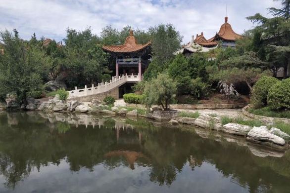 龙山风景区(longshan mountain scenic area)位于山东省济南市莱芜区