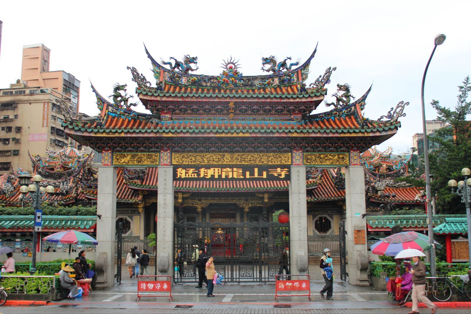 x">龙山寺位于台湾省 a target="_blank" href="/item/台北市/898667"