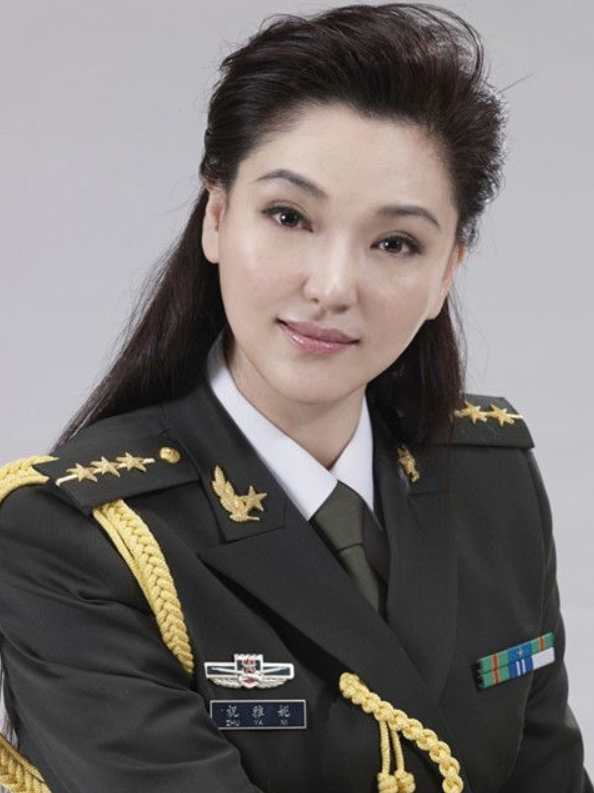  p>祝雅妮,女,出生于陕西,cctv-7军事频道主持人,毕业于中国传媒大学
