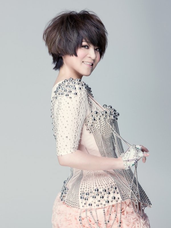  p>王彩桦,1968年11月24日生于台湾台南,台湾知名艺人,闽南语歌手