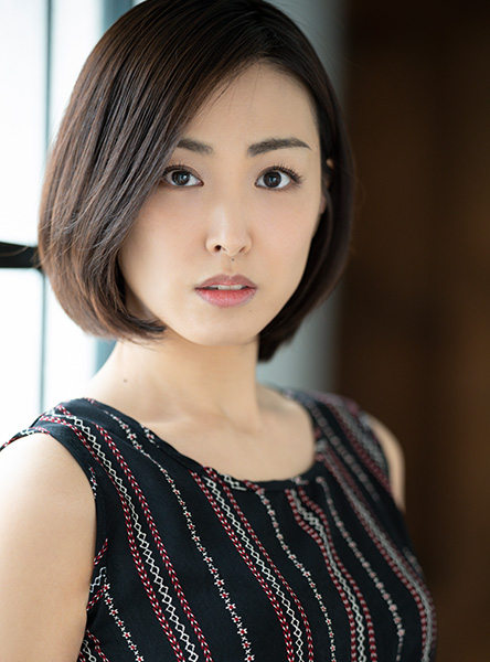  p>八代水濑,1985年2月3日出生于日本岐阜县, 日本女演员,写真模特