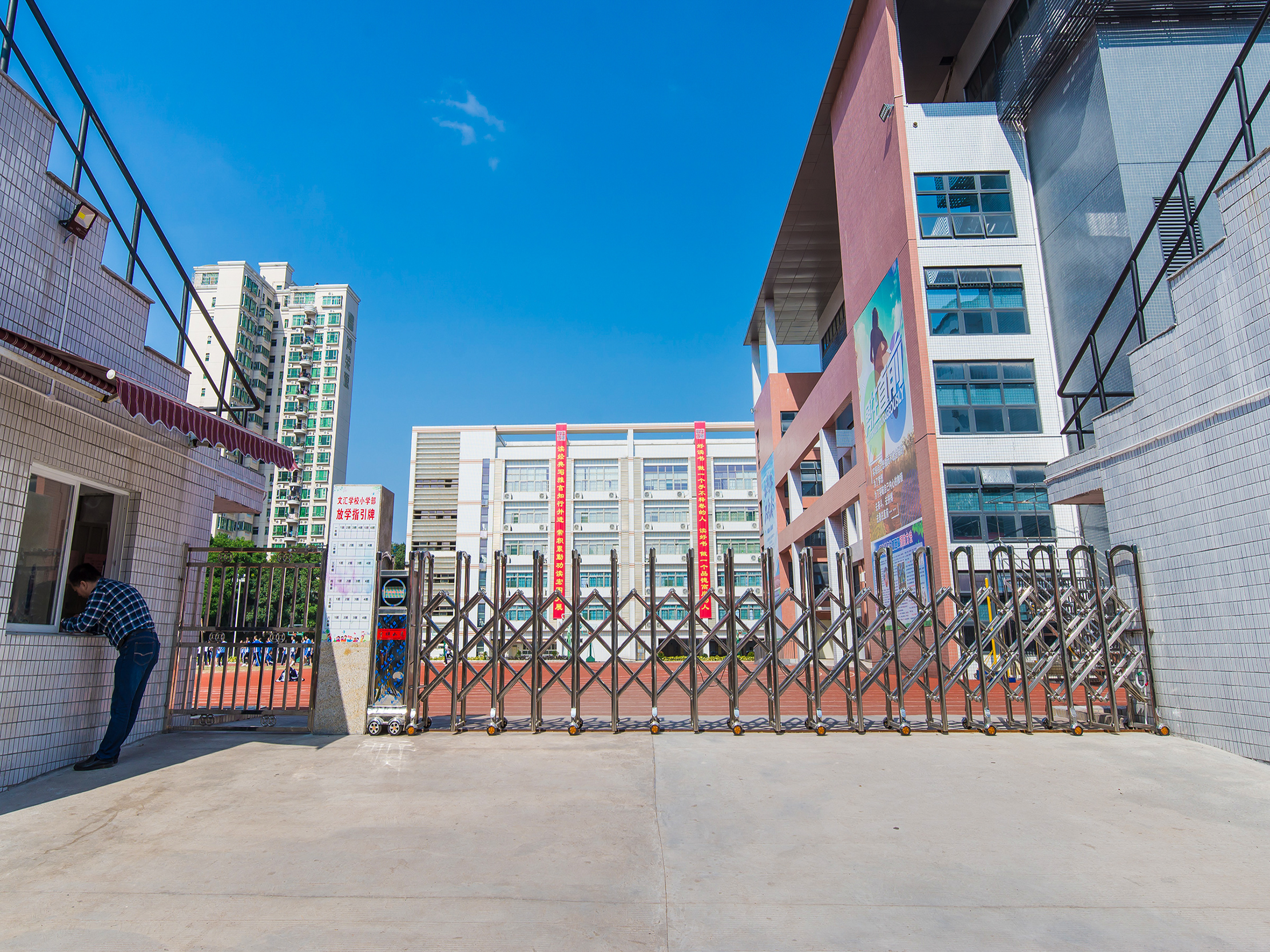  p>文汇学校教师家属楼位于深圳市宝安区新安,共计房屋14户. /p>