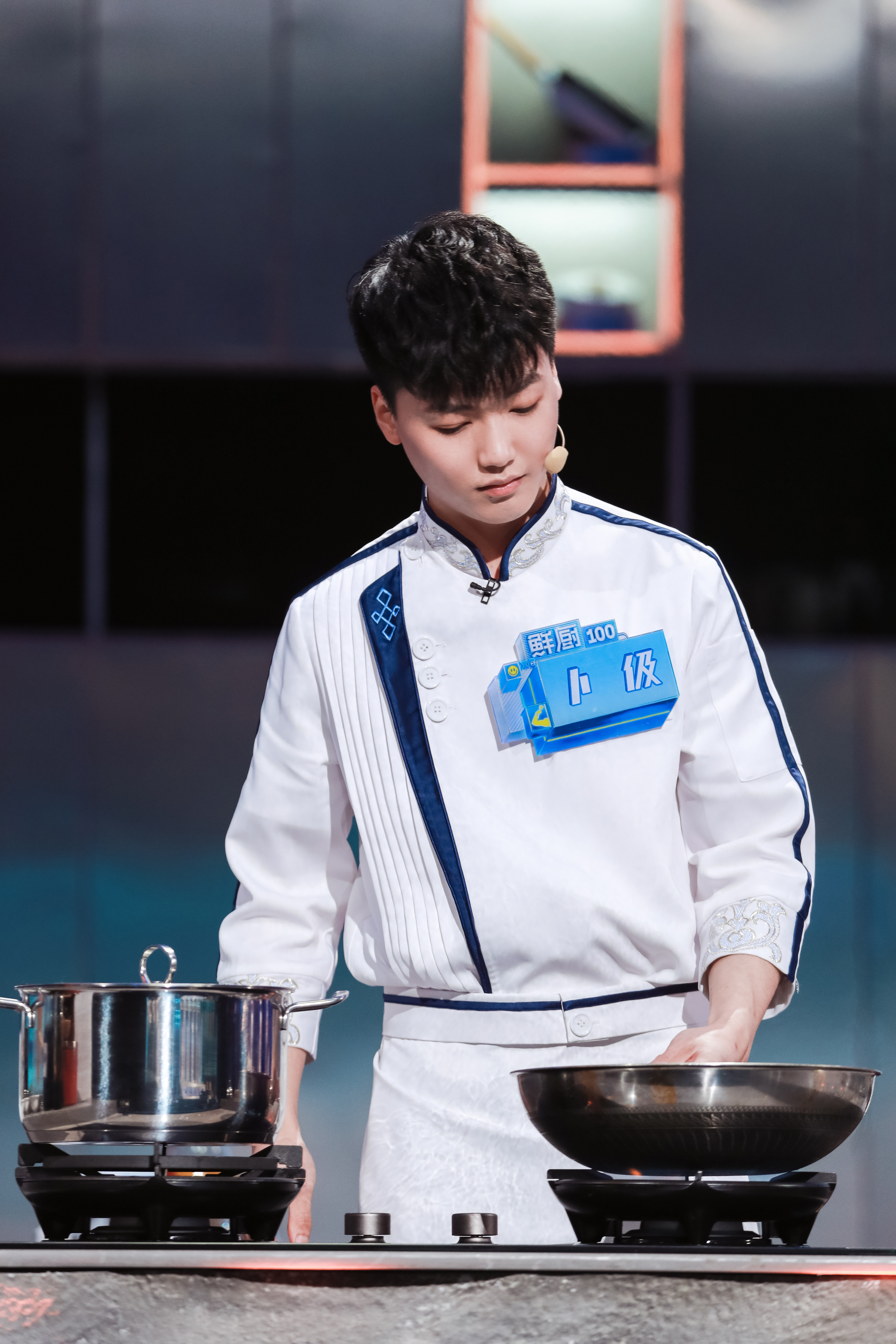  p>卜伋,男,参加湖南卫视大型美食真人秀《鲜厨100第二季》节目录制, 