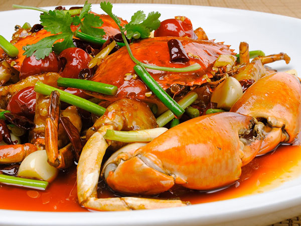  p>花色螃蟹是一款家常类菜品,制作原料主要有螃蟹,西兰花,香菜等.