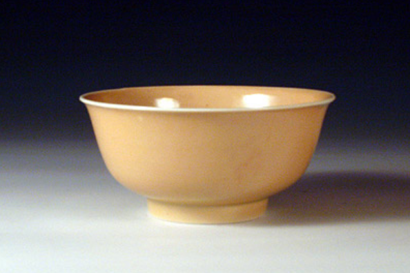 清康熙米黄釉瓷碗