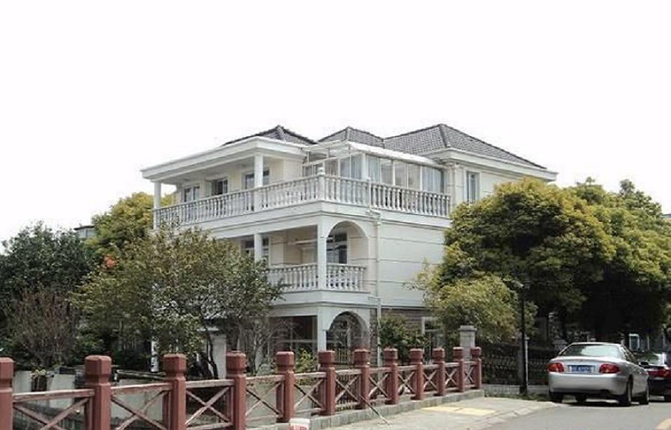 p>锦轩新墅位于上海市松江莘闵别墅,由上海锦轩房地产有限公司建成