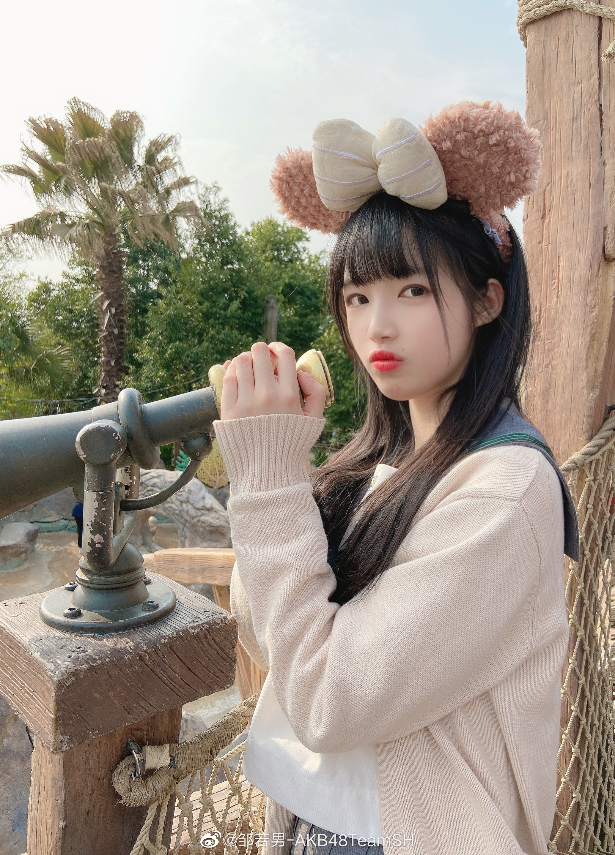  p>邹若男,1998年4月23日出生于江苏省南京市,中