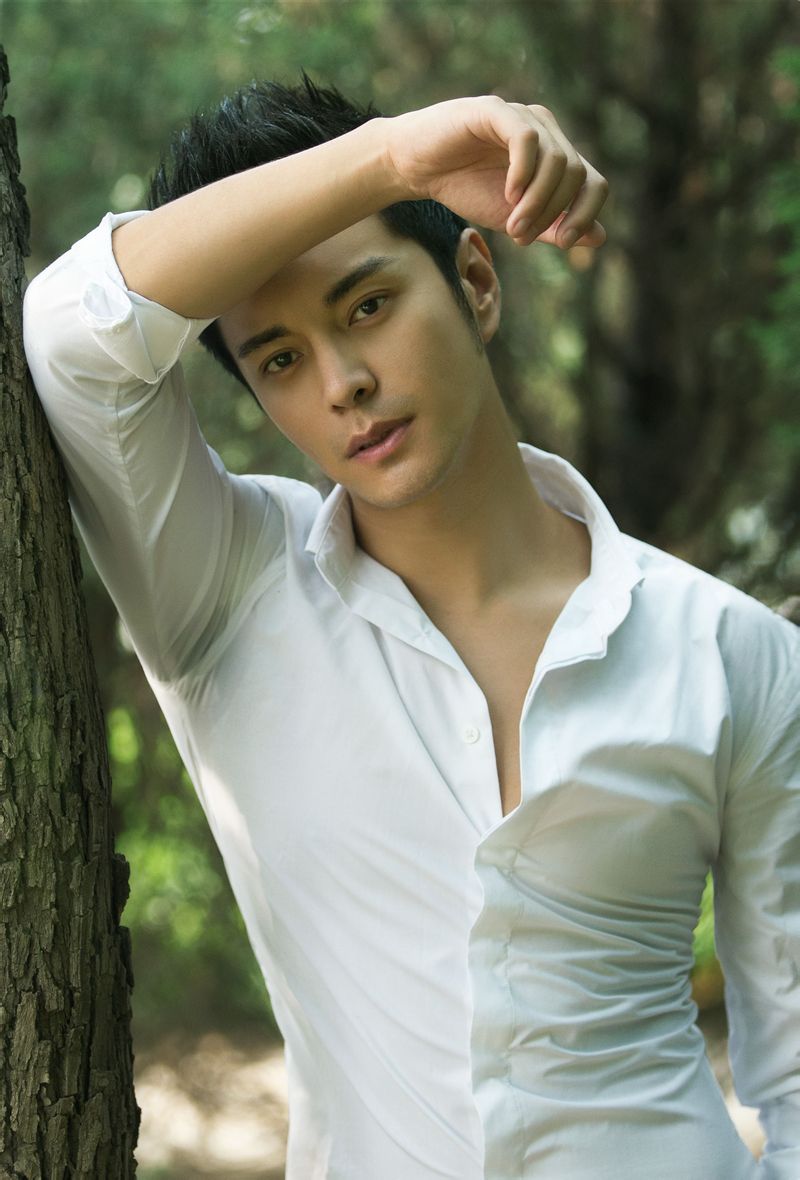  p>杜俊泽,原名杜斌,出生于山东省,中国内地影视男演员,毕业于 a