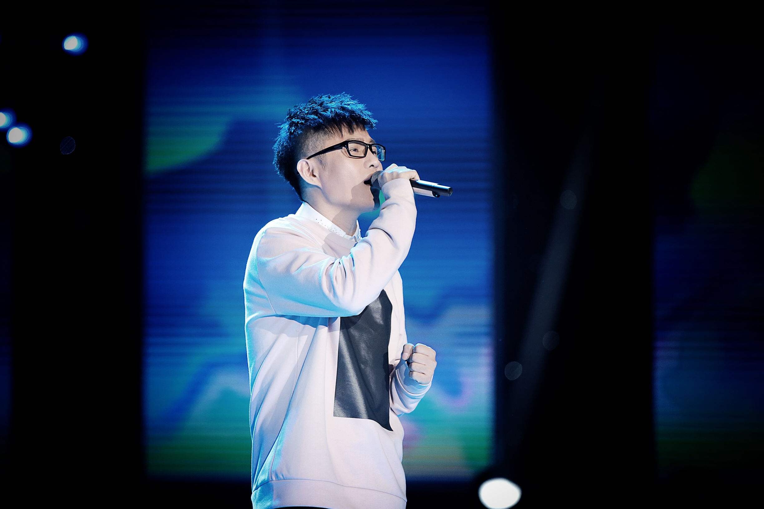 本名王卓实,11月14日出生于中国吉林省吉林市,中国内地流行男歌手