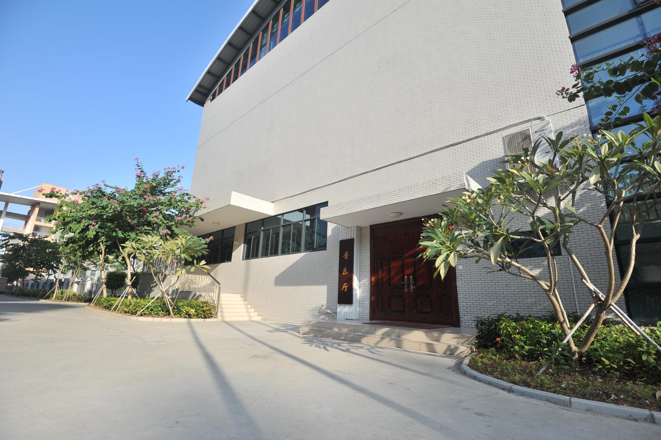  p>珠海市艺术高级中学创办于2012年,市教育局直属全日制公办普通高中