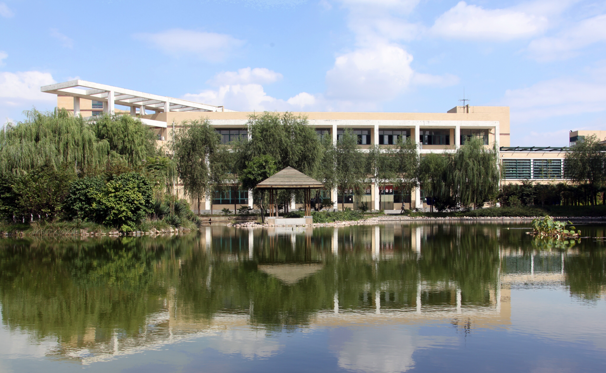 11 high school),简称 a target="_blank" href="/item/郑州十一中