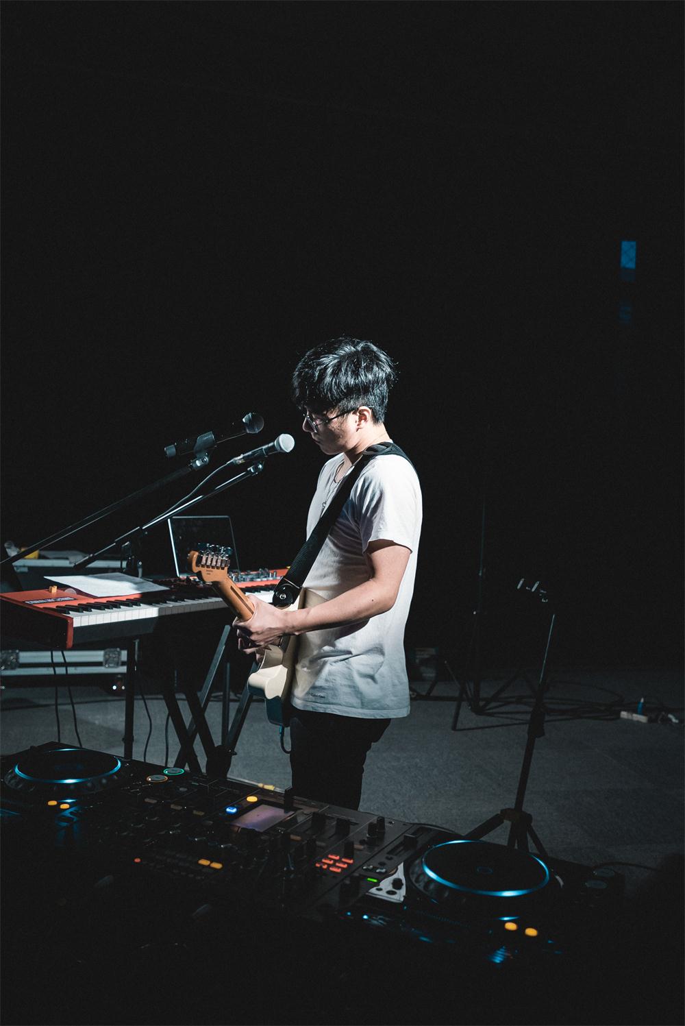 q,本名郭曲,中国音乐人,电子音乐制作人,dj.