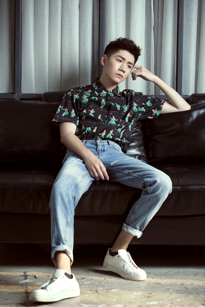  p>杨霖(james),原名杨太郎,1993年12月2日出生于浙江省杭州市,中国