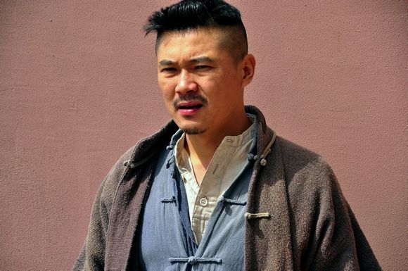  p>海顿,1971年出生,毕业于北京科技管理大学艺术系,中国演员,导演