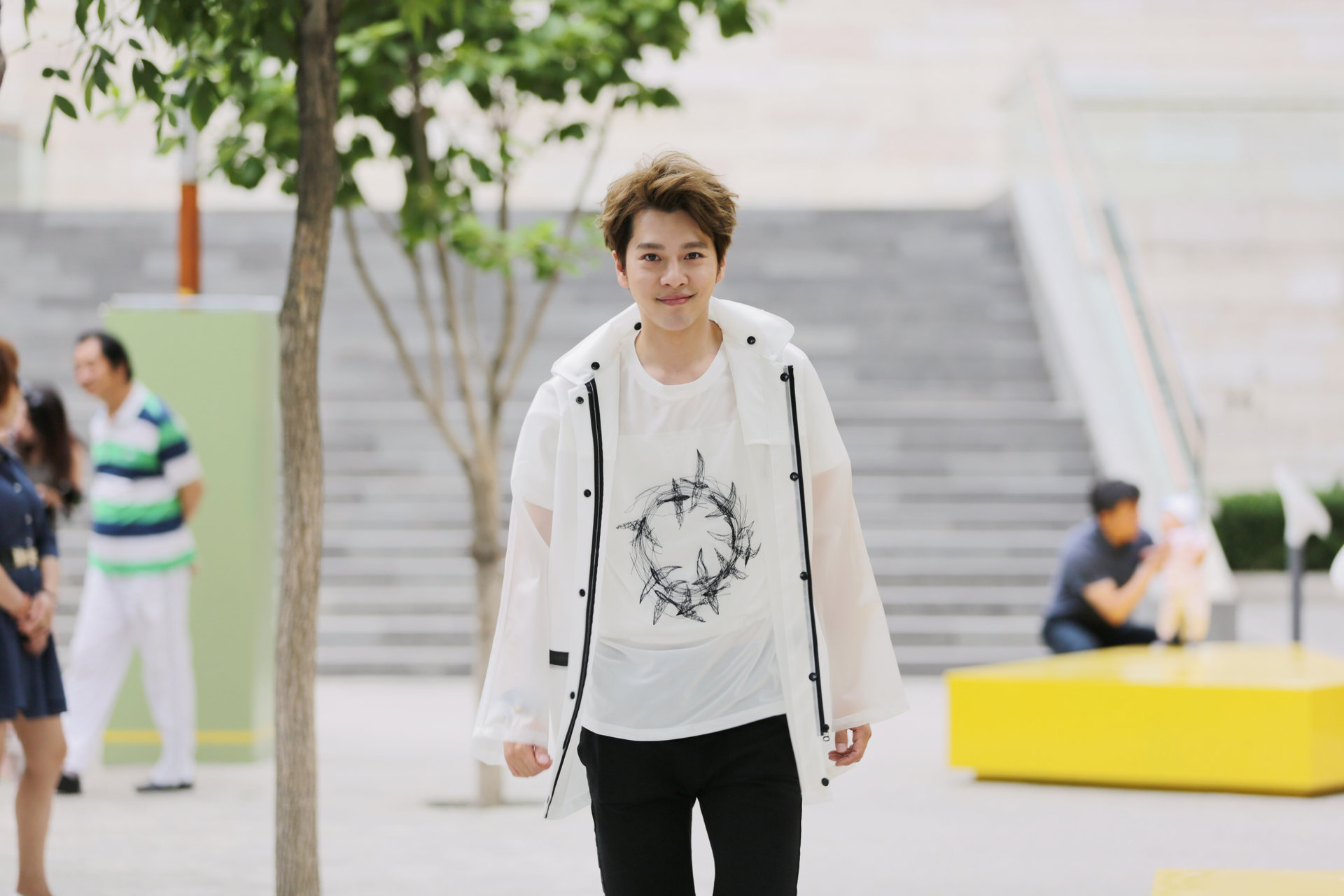 原名徐垚,1983年4月17日出生于山东省济南市,中国内地男演员,毕业于 a