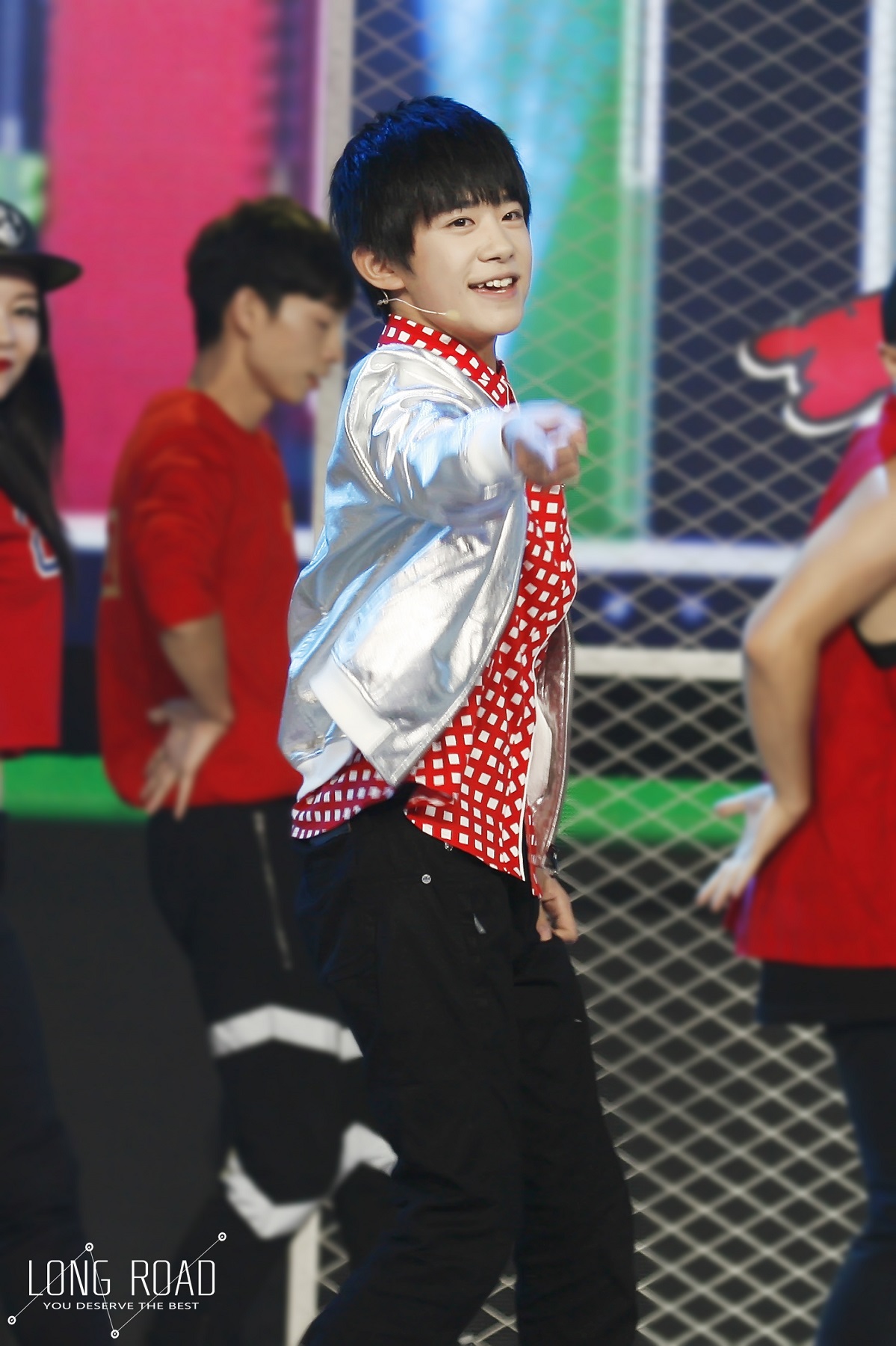  p>易烊千玺,2000年11月28日生于湖南怀化,中国内地男演员,歌手,舞者