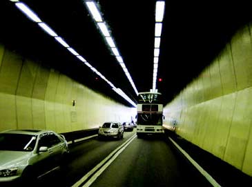  p>香港海底隧道,又名 a href="#">红磡 /a>(kàn)海底隧道(简称红隧