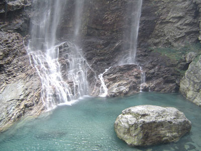  p>般若泉,素有我国名泉桂冠之誉,其泉水亦称"五台圣水",民间俗称"